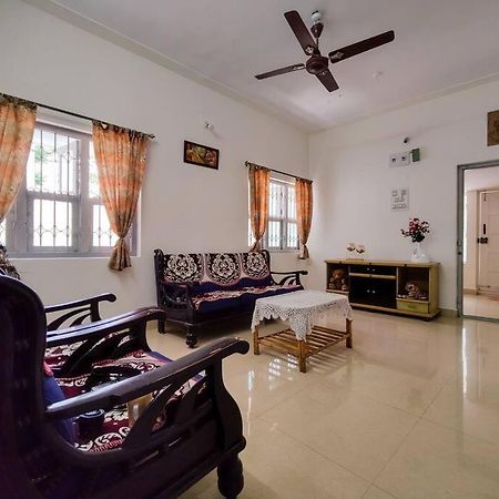Comfy 2-Bedroom House In Sanjaynagar, Bengaluru Ngoại thất bức ảnh