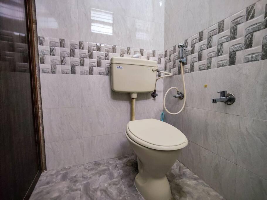 Comfy 2-Bedroom House In Sanjaynagar, Bengaluru Ngoại thất bức ảnh