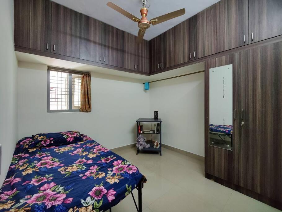 Comfy 2-Bedroom House In Sanjaynagar, Bengaluru Ngoại thất bức ảnh