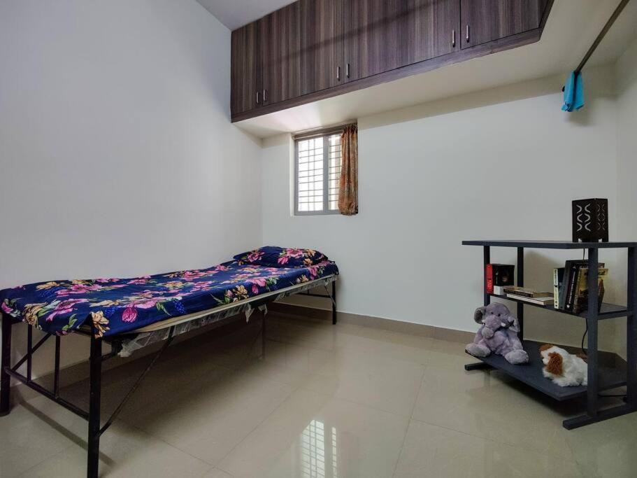 Comfy 2-Bedroom House In Sanjaynagar, Bengaluru Ngoại thất bức ảnh